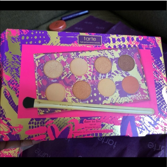 NIB Tarte Dare To Live Eye Set Eyeshadow Make Up - Picture 13 of 15